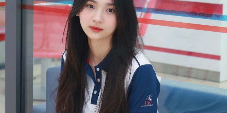 học phí uef